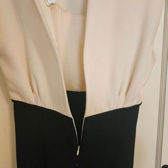 Auth. Pristine Chanel P40729W04854 Blk/Ecru Silk Dress Sz.4 US/42 EU Ret.$4400 - Picture 6 of 9